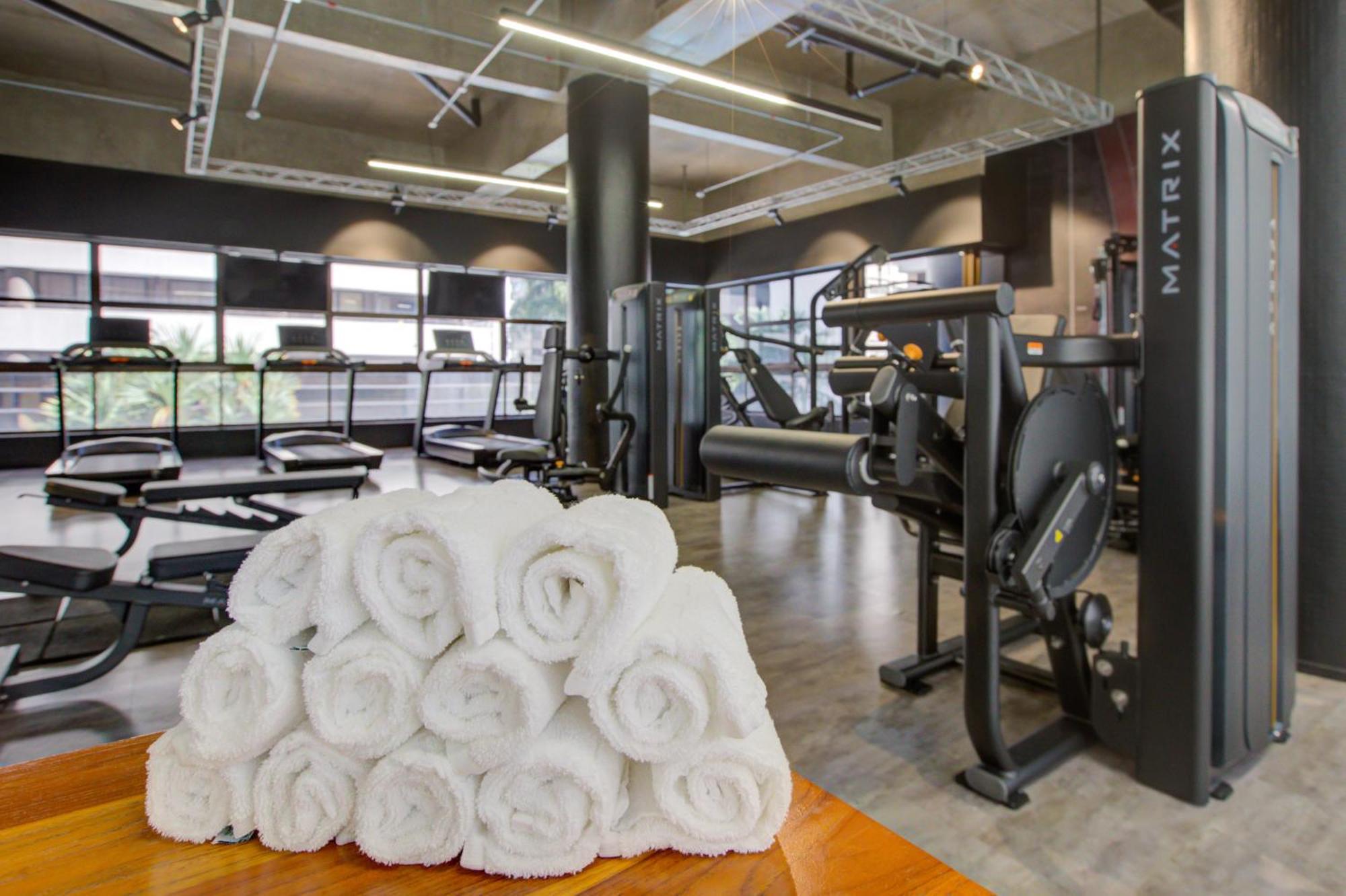 Radisson Sao Paulo Paulista Hotel Luaran gambar Towels at a gym