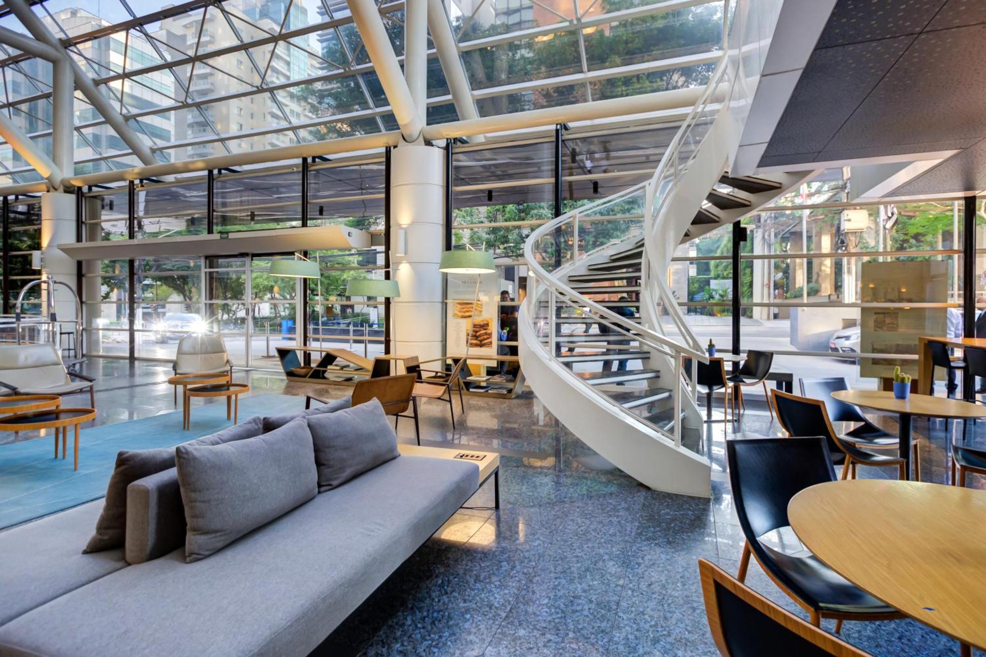 Radisson Sao Paulo Paulista Hotel Luaran gambar The interior of the library