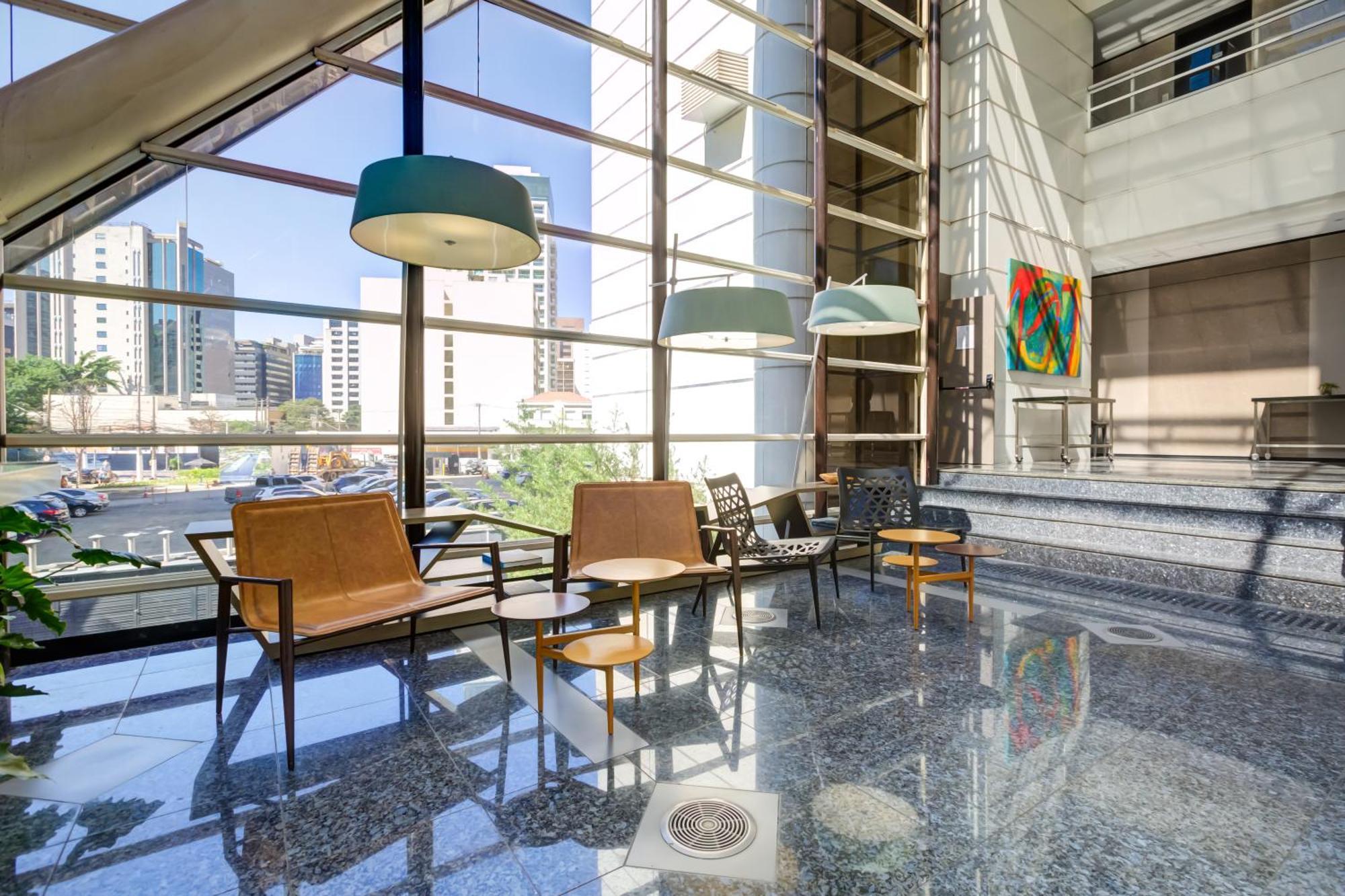 Radisson Sao Paulo Paulista Hotel Luaran gambar Interior of the library