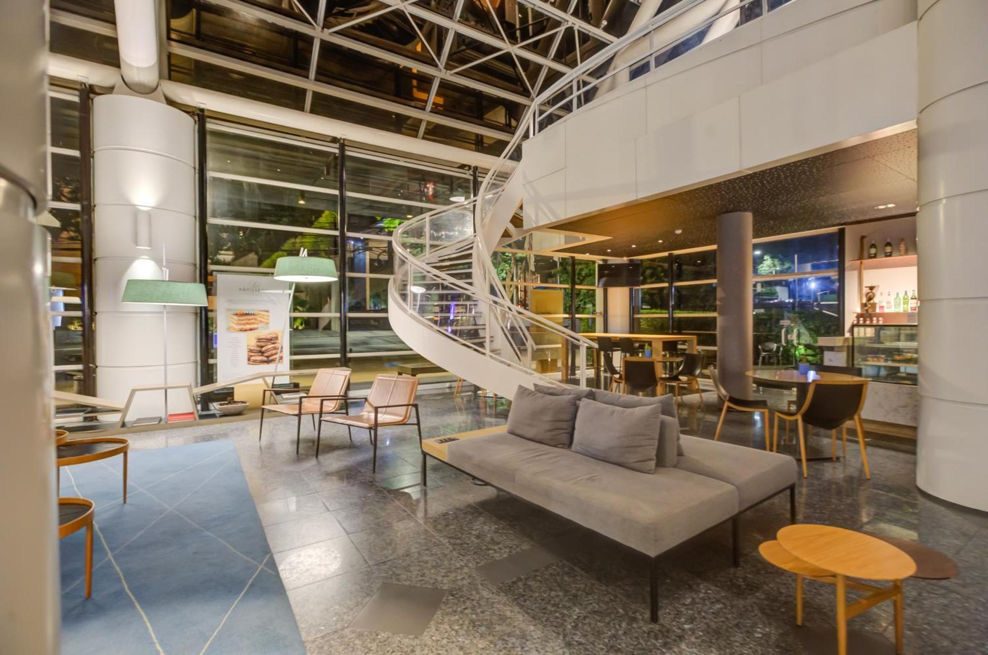 Radisson Sao Paulo Paulista Hotel Luaran gambar The interior of the library
