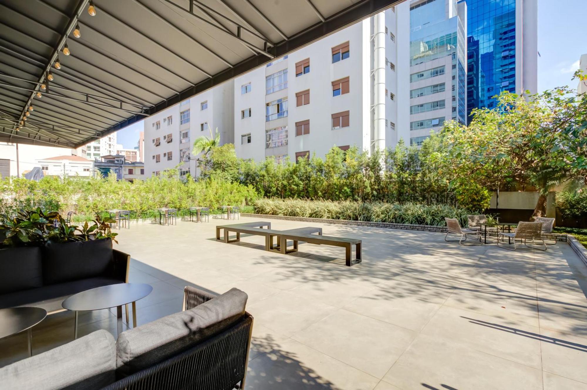 Radisson Sao Paulo Paulista Hotel Luaran gambar The courtyard at the hotel